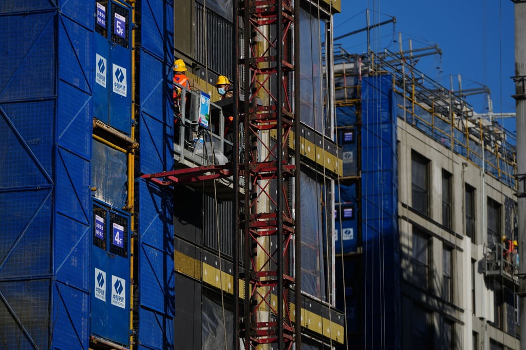 Workers install insulation layers on a residential building under construction in Beijing on December 3, 2025. Photo: AP