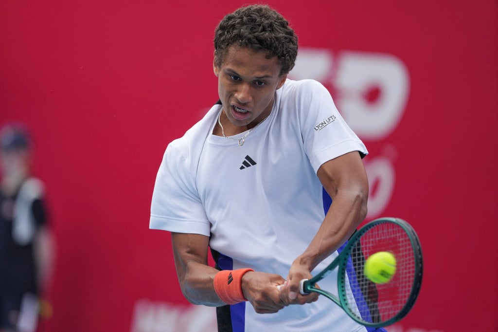 Gabriel Diallo in action during his second-round defeat by Lorenzo Musetti in Hong Kong last year. Photo: Elson Li