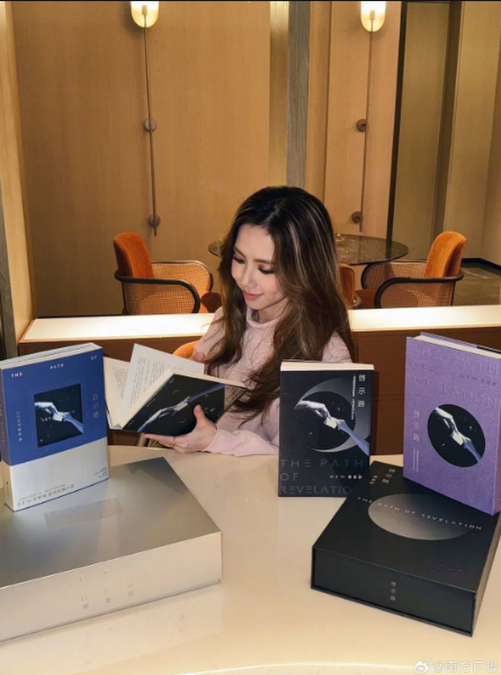 Cantopop singer G.E.M. flicks through the pages of her debut novel. Photo: QQ.com