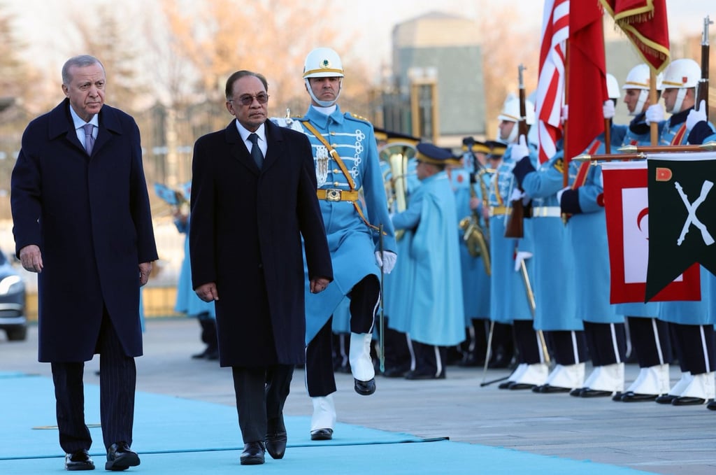 Turkish President Recep Tayyip Erdogan (left) welcomes Malaysian Prime Minister Anwar Ibrahim on Wednesday. Photo: Turkish Presidency/dpa Turkish President Recep Tayyip Erdogan (left) welcomes Malaysian Prime Minister Anwar Ibrahim on Wednesday. Photo: Turkish Presidency/dpa