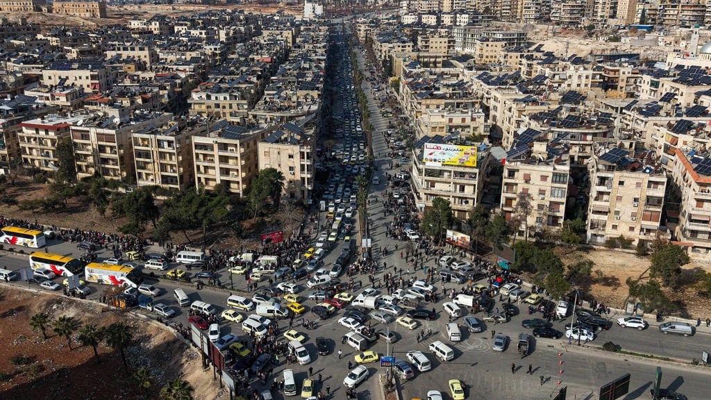 People flee flashpoint neighbourhoods in the northern city of Aleppo. Photo: AP People flee flashpoint neighbourhoods in the northern city of Aleppo. Photo: AP