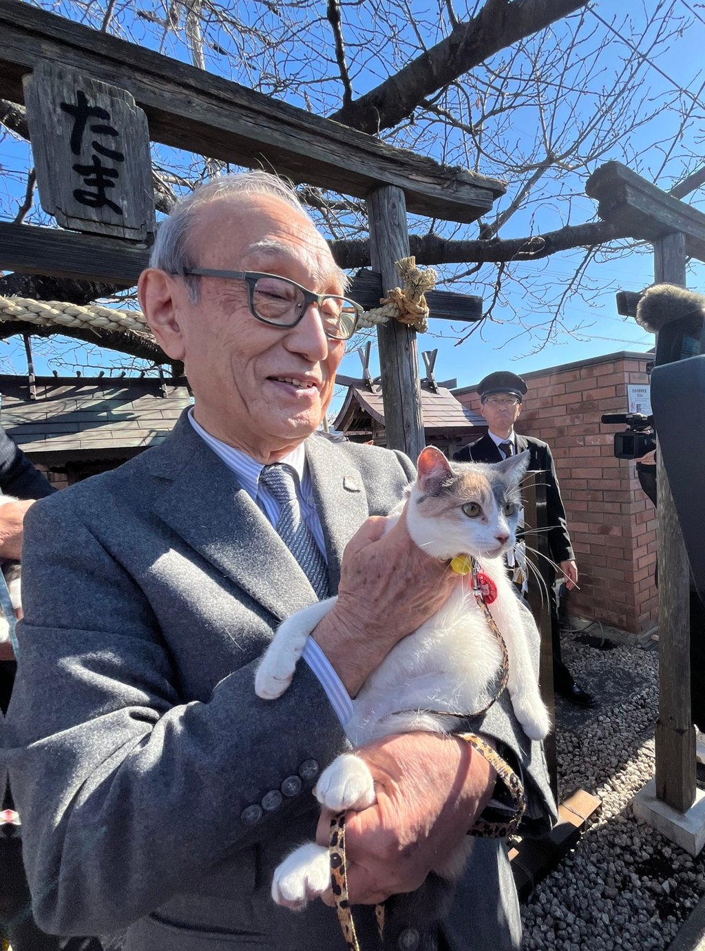 Wakayama Electric Railway President Mitsunobu Kojima with new feline recruit Rokutama, a young calico described not as an apprentice but as a “stationmaster candidate”. Photo: Wakayama Electric Railway