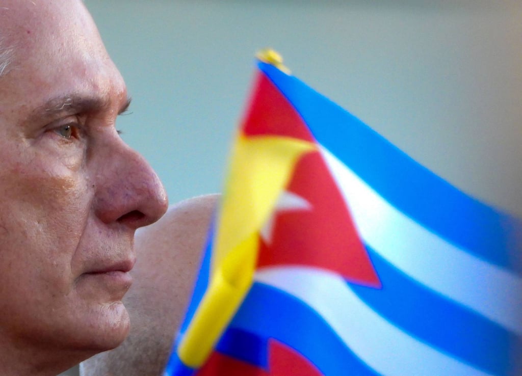 Díaz-Canel participou num ato de solidariedade com a Venezuela em Havana, em outubro de 2025. No domingo, repreendeu as ameaças de Trump, prometendo defender Cuba quando os EUA capturarem o líder venezuelano. Foto: AFP