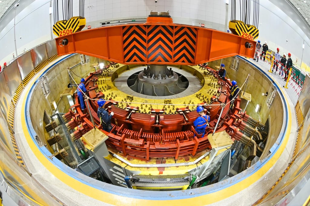Workers carry out maintenance at a State Grid power station in Wuhu, Anhui province. Photo: Getty Images