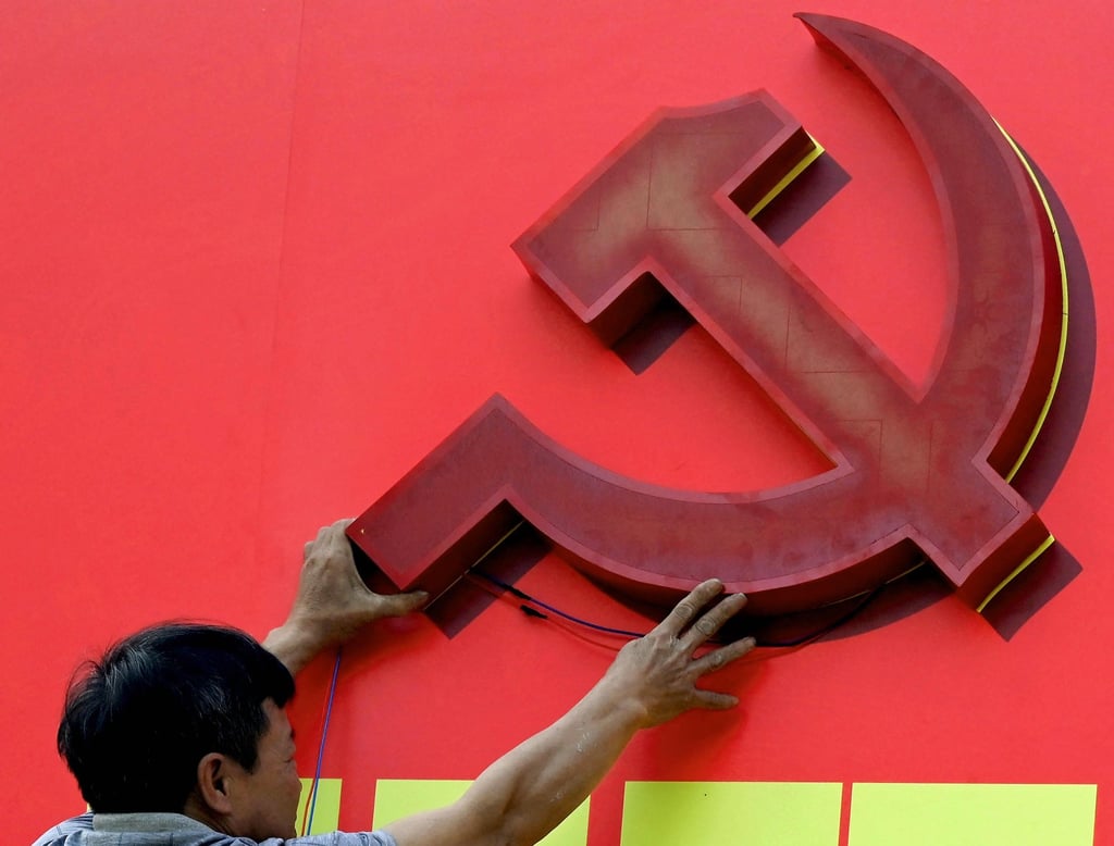 A worker installs a billboard advertising the 14th Congress of the Vietnamese Communist Party in Hanoi on January 9. Photo: AFP A worker installs a billboard advertising the 14th Congress of the Vietnamese Communist Party in Hanoi on January 9. Photo: AFP
