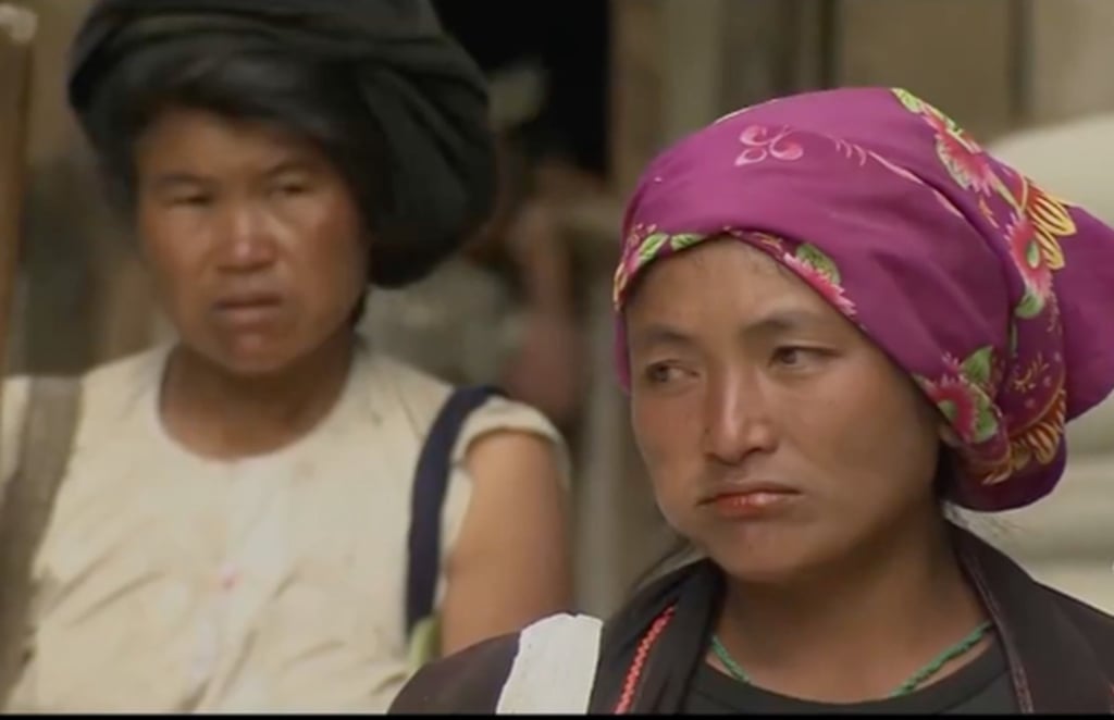 Two women from the Bulang ethnic group. The ritual is applicable to both sexes. Photo: pearvideo Two women from the Bulang ethnic group. The ritual is applicable to both sexes. Photo: pearvideo