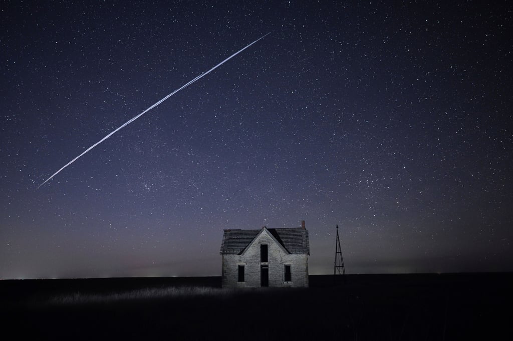A string of SpaceX Starlink satellites passes over an old stone house near Florence, Kansas, in 2021. Photo: AP A string of SpaceX Starlink satellites passes over an old stone house near Florence, Kansas, in 2021. Photo: AP