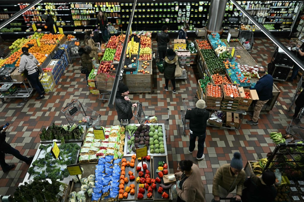 Residents in Washington DC stock up on supplies on Friday ahead of an expected cold front. Photo: AFP Residents in Washington DC stock up on supplies on Friday ahead of an expected cold front. Photo: AFP