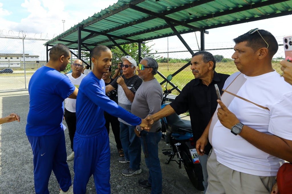Men released from the ‘El Libertador’ prison complex on Sunday. Photo: Reuters Men released from the ‘El Libertador’ prison complex on Sunday. Photo: Reuters