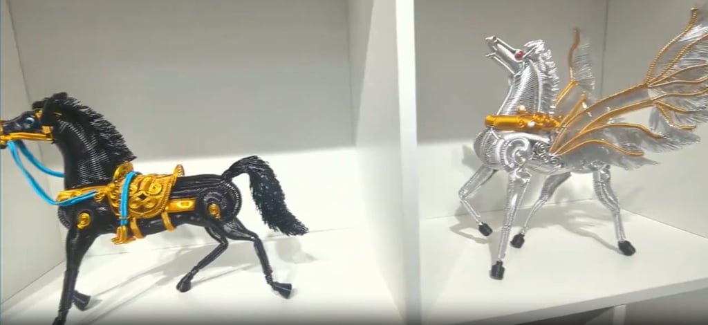 Karya terbaru untuk merayakan Tahun Kuda ini hanyalah salah satu dari sekian banyak karya, seperti dua karya di atas, yang telah dibuat oleh Yang. Foto: ChinaNews