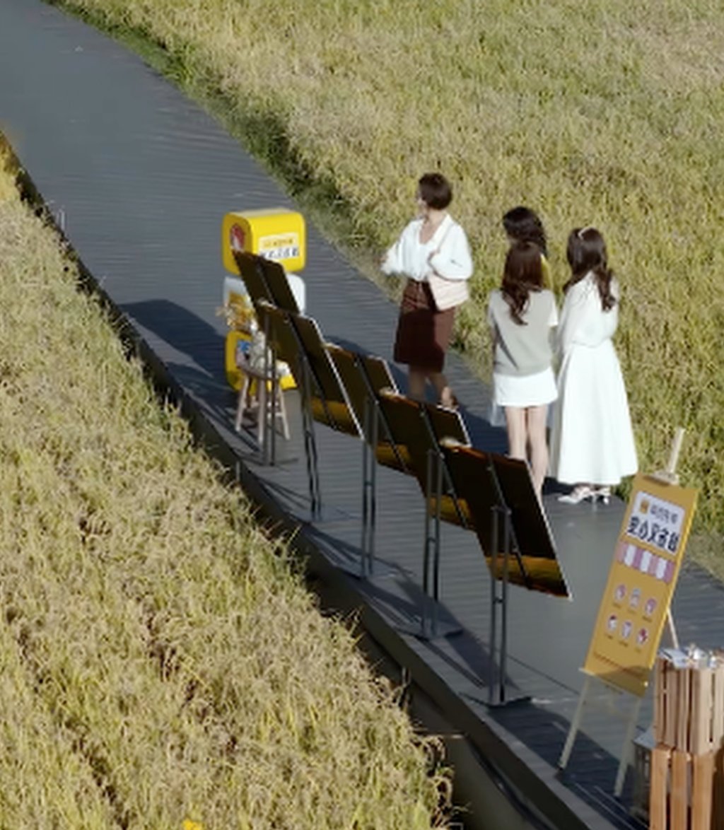 The “Forever by Your Side” reality show takes its mature participants on a romantic journey from China to Thailand. Photo: thepaper The “Forever by Your Side” reality show takes its mature participants on a romantic journey from China to Thailand. Photo: thepaper