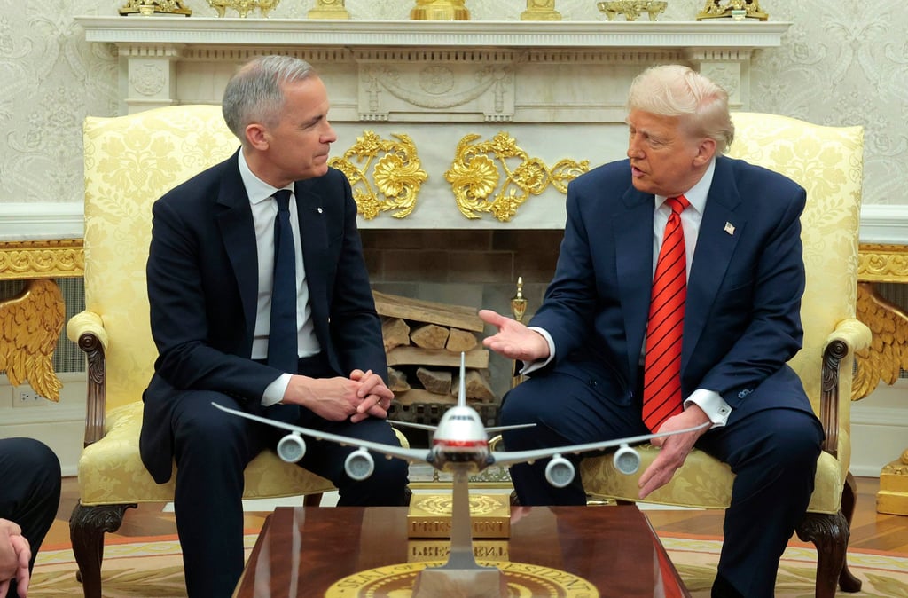 US President Donald Trump (left) meets with Canadian Prime Minister Mark Carney in the Oval Office in May 2025. Photo: TNS