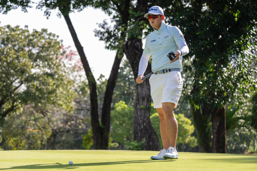 Sarut Vongchaisit gets ready to putt during his opening round of 68. Photo: Asian Tour.