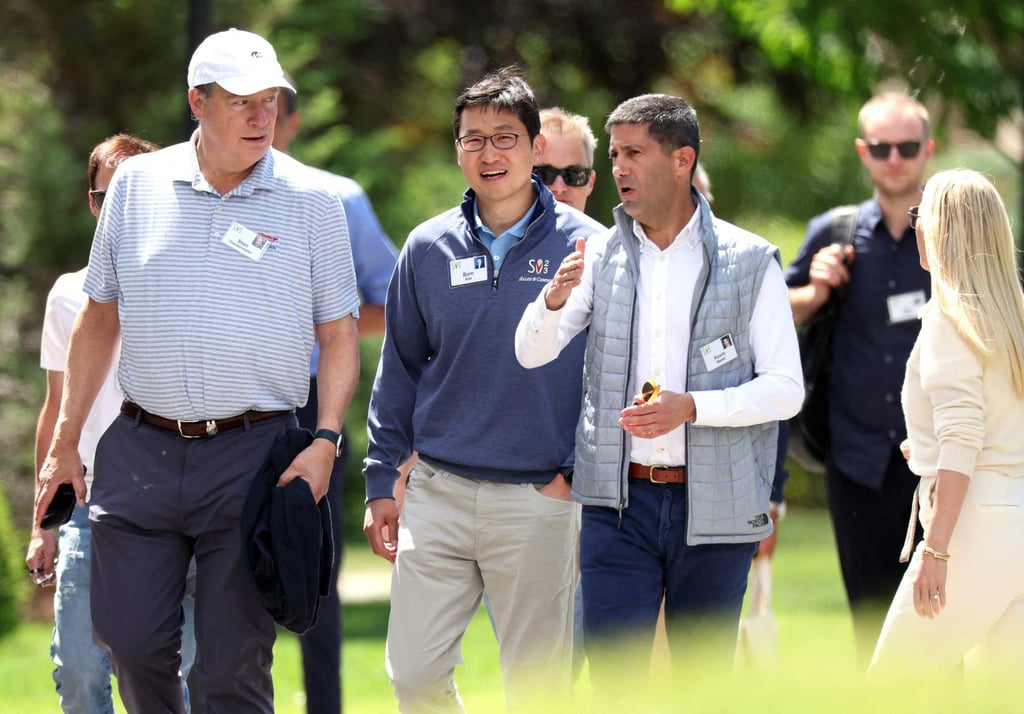 Coupang founder Bom Kim (centre) walks with investor Stan Druckenmiller and member of the Federal Reserve Board of Governors Kevin Warsh in Idaho in July 2023. Photo: Getty Images via AFP