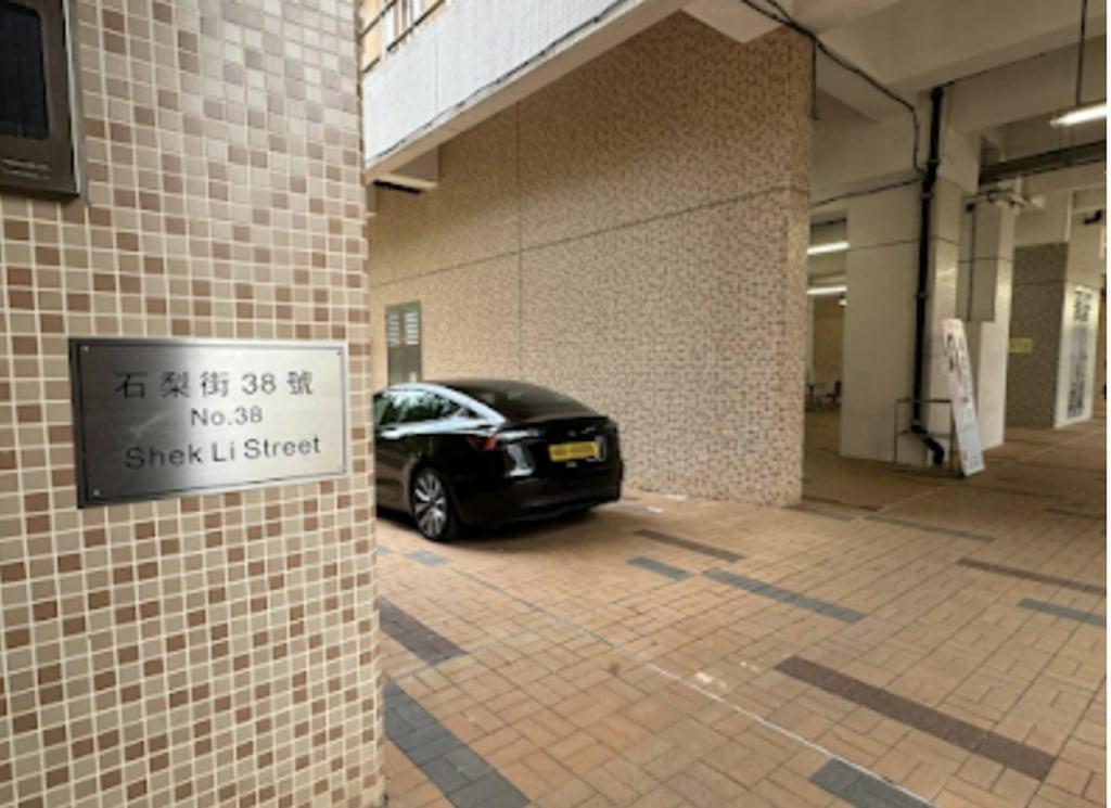 Chau Kit-ying has admitted the car belonged to her and said she had asked security guards for access to the fire exit lane to park temporarily. Photo: Facebook/Kwai Chung Media Chau Kit-ying has admitted the car belonged to her and said she had asked security guards for access to the fire exit lane to park temporarily. Photo: Facebook/Kwai Chung Media