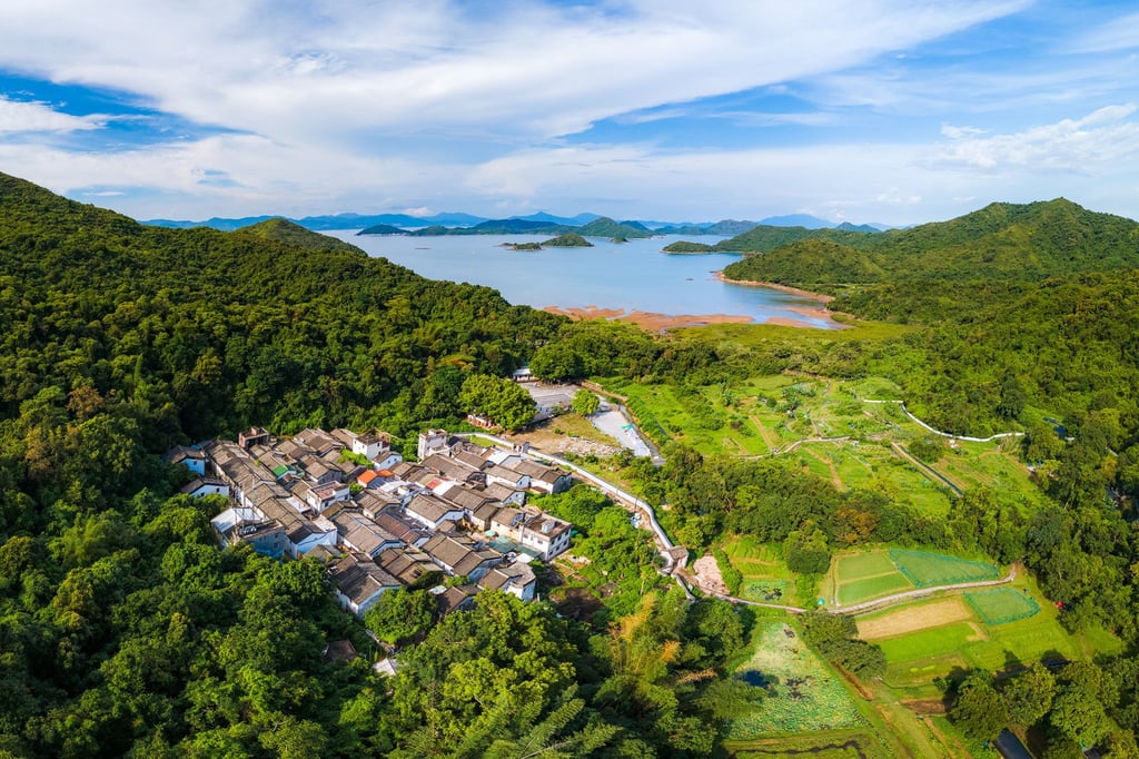 Lai Chi Wo is a 300-year-old Hakka village in the northeastern corner of Hong Kong. Now it is one of the villages hosting exhibitions to teach visitors about Hakka culture.