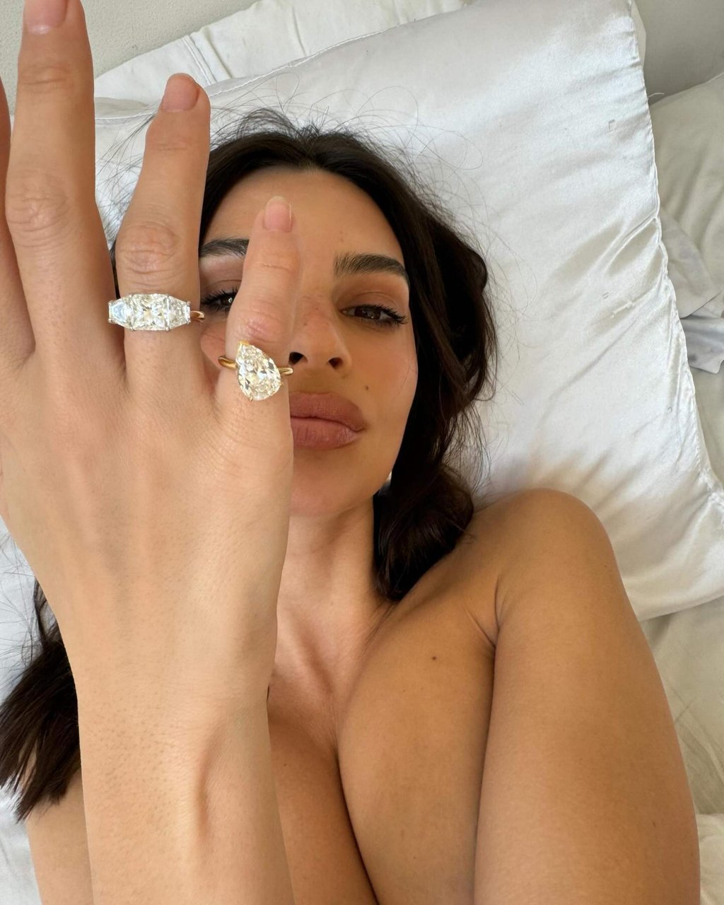 Emily Ratajkowski kicked off the divorce ring trend in early 2024. Photo: @emrata/Instagram Emily Ratajkowski kicked off the divorce ring trend in early 2024. Photo: @emrata/Instagram
