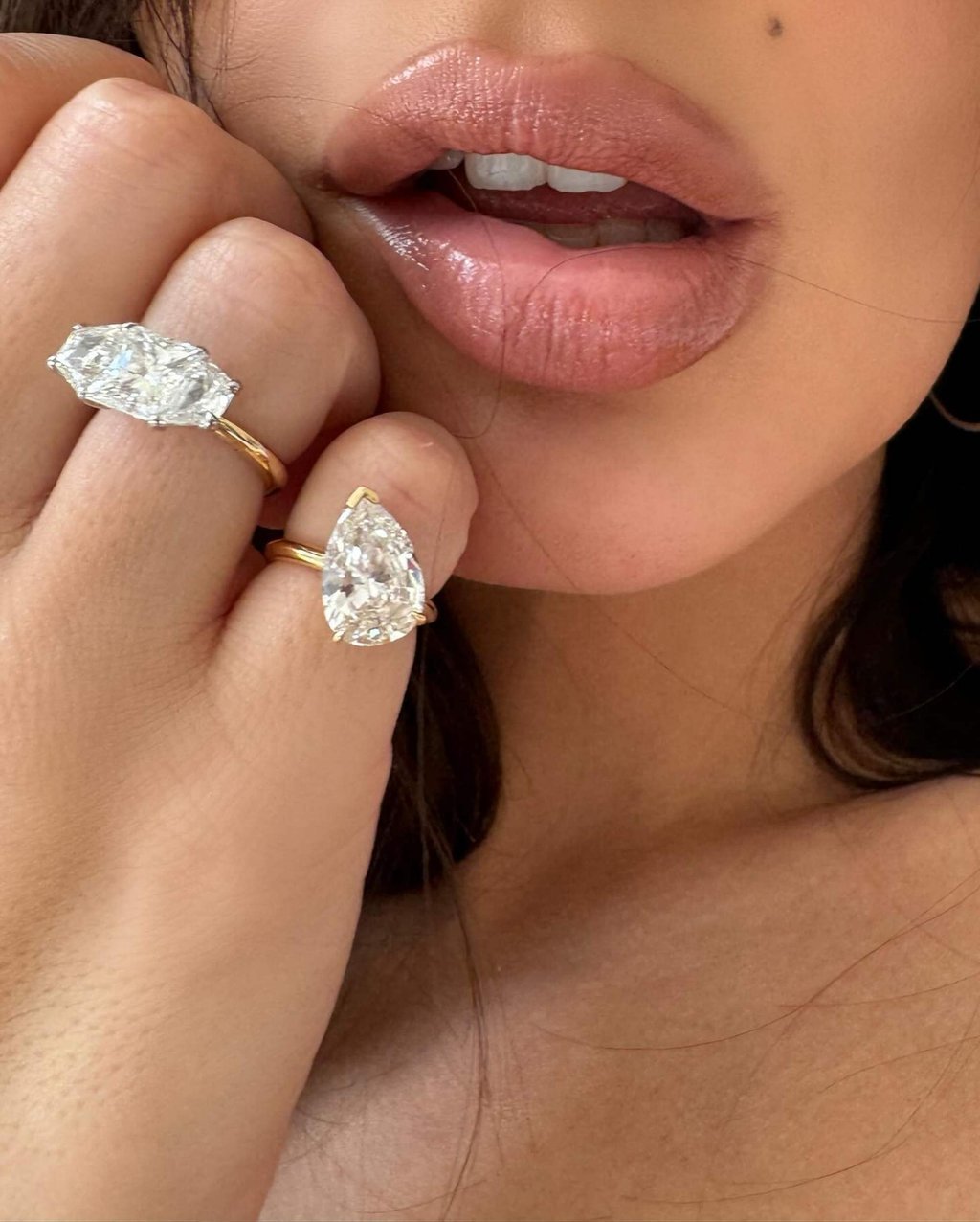 Emily Ratajkowski made her toi et moi engagement ring into two divorce rings. Photo: @emrata/Instagram Emily Ratajkowski made her toi et moi engagement ring into two divorce rings. Photo: @emrata/Instagram