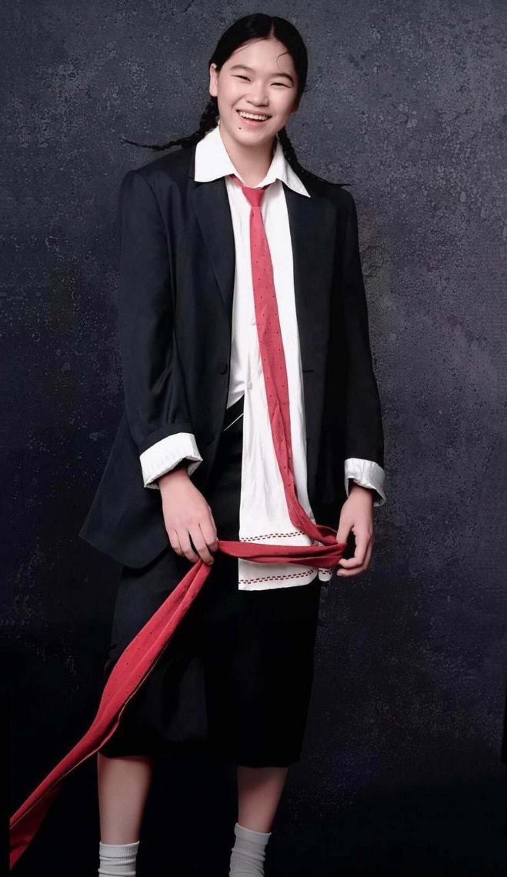 A smiling Quan Hongchan cuts a very different dash as China’s Sports Personality of the Year. Photo: Weibo A smiling Quan Hongchan cuts a very different dash as China’s Sports Personality of the Year. Photo: Weibo