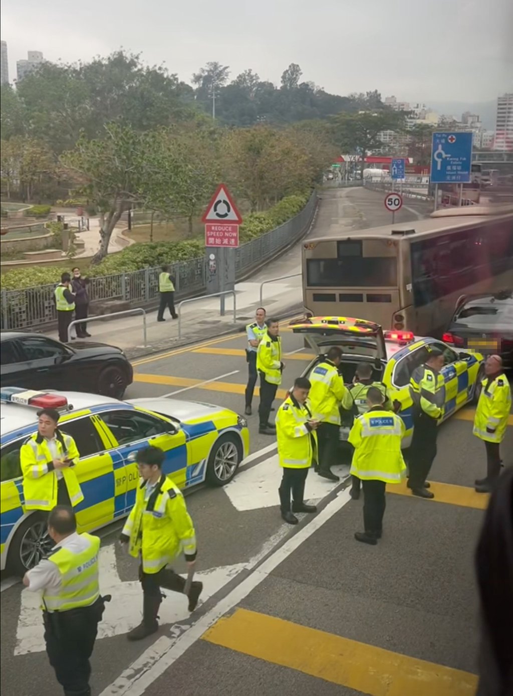 Police intercepted the car near the Kwong Fuk roundabout. Photo: Handout