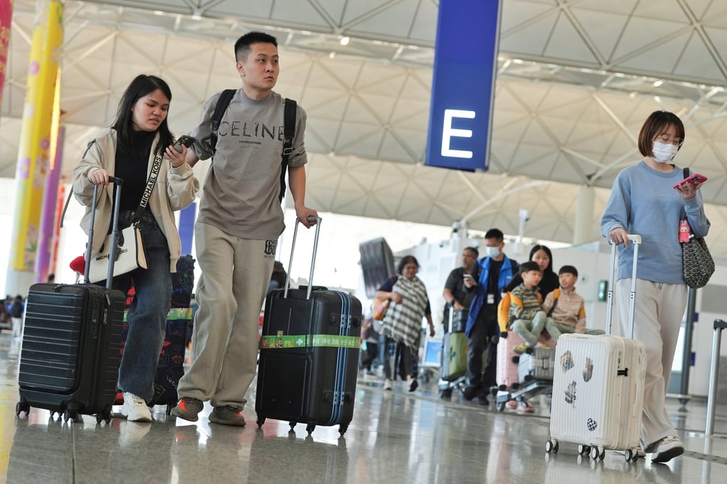 The number of arrivals from mainland China and overseas reached 551,382 ahead of Lunar New Year. Photo: Elson Li