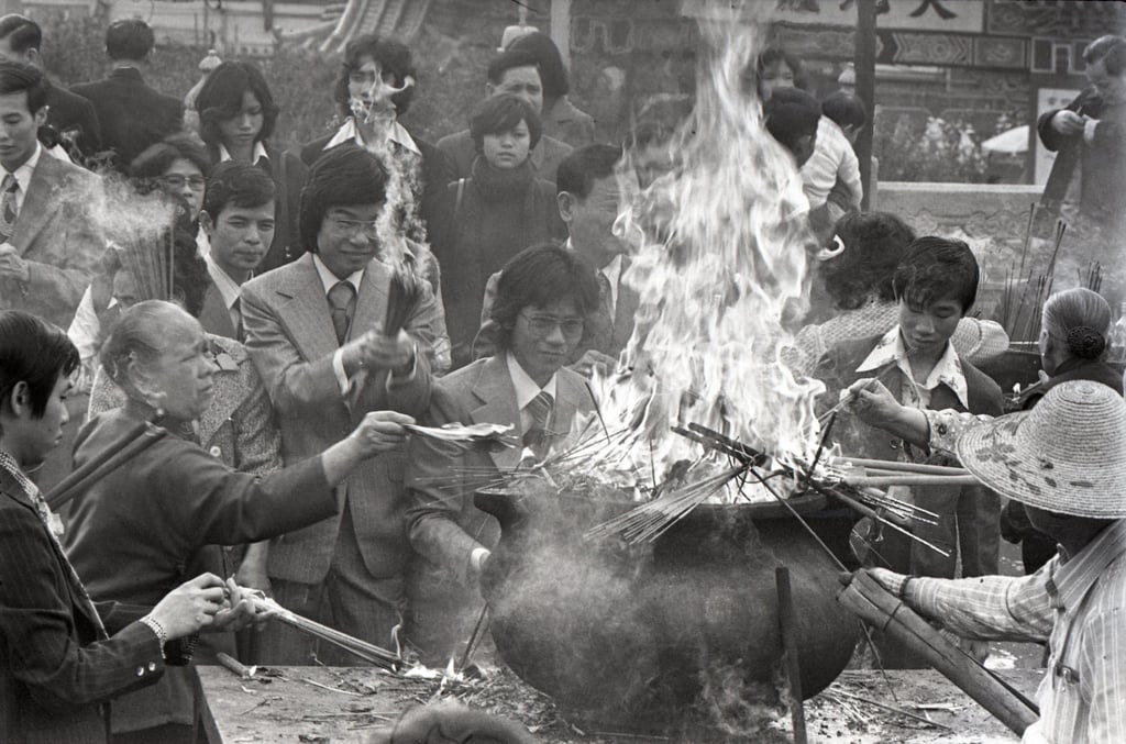 Worshippers burn incense at Wong Tai Sin Temple in 1978. Photo: SCMP Archives Worshippers burn incense at Wong Tai Sin Temple in 1978. Photo: SCMP Archives