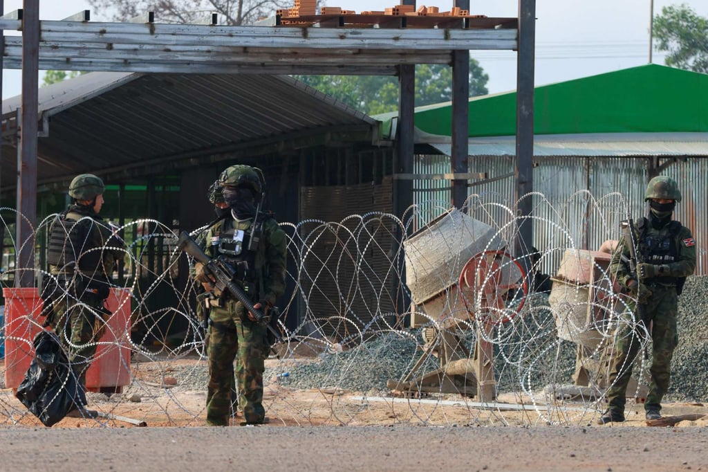 Thai soldiers stand beside barbed wire in Thma Da, Pursat province on February 7. Thai forces said they had taken control of disputed areas along the border during fighting with Cambodia in 2025. Photo: AFP