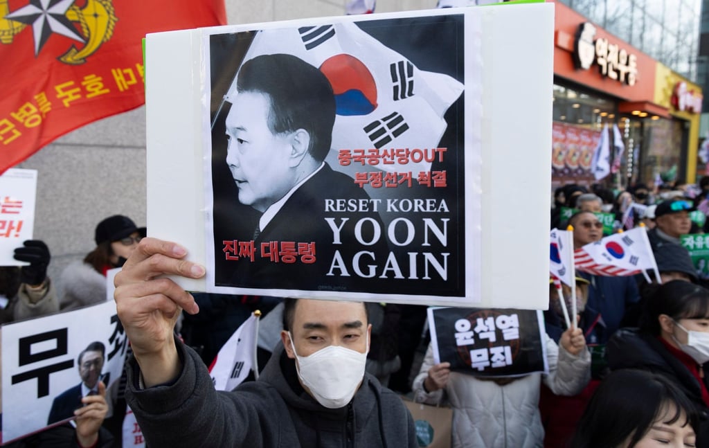 Supporters of impeached former president Yoon shout slogans as they rally outside the Seoul Central District Court on Thursday. Photo: EPA