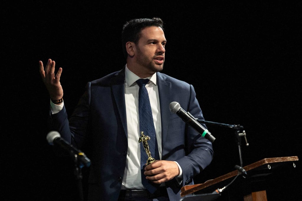 Daniel Armella speaks after receiving the award for the best male single camera stand-in at the 8th Annual Los Angeles Union Background Actors Awards ceremony. Photo: AFP Daniel Armella speaks after receiving the award for the best male single camera stand-in at the 8th Annual Los Angeles Union Background Actors Awards ceremony. Photo: AFP