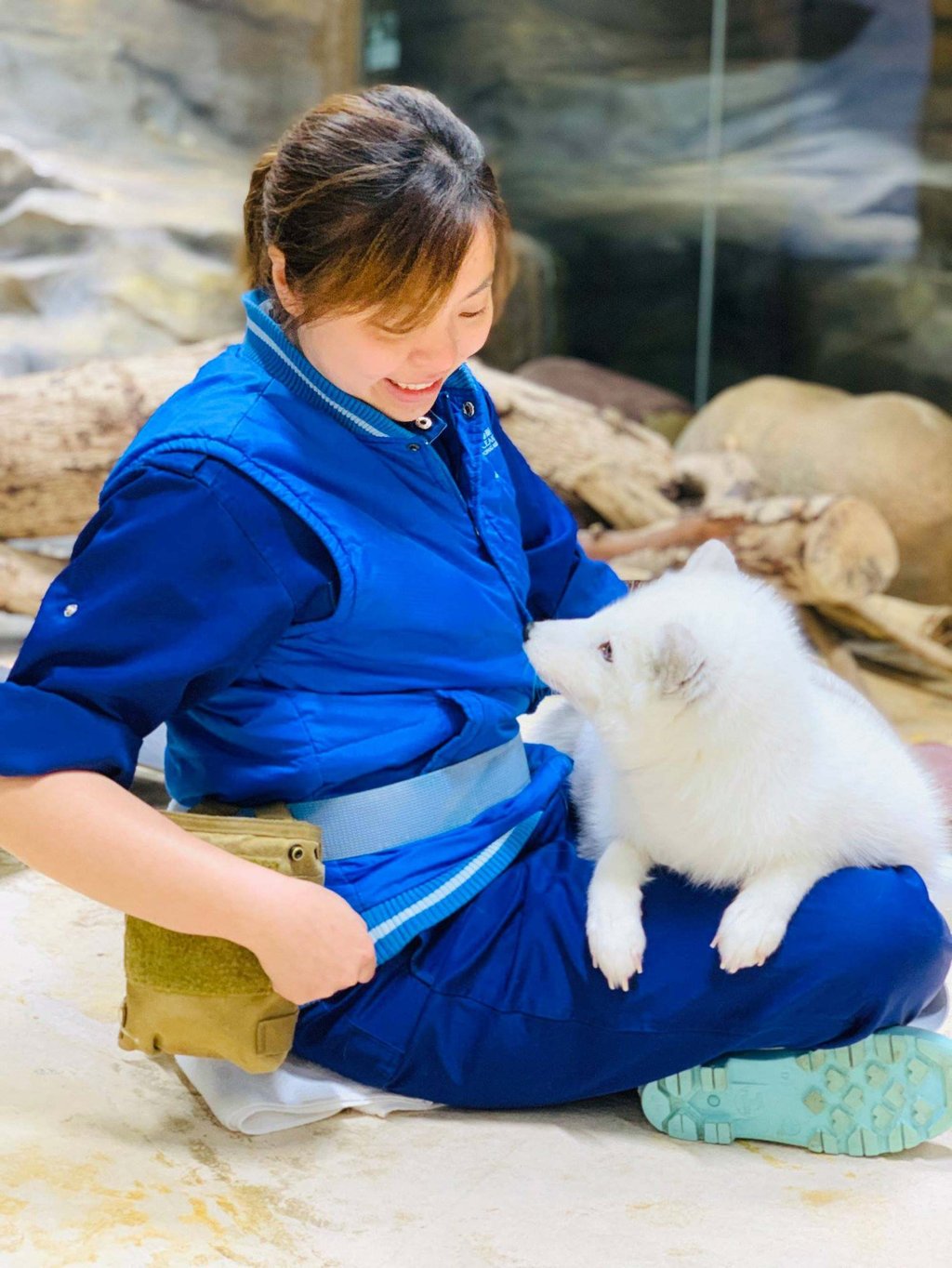 Park staff member Sonia with “Siu Go”. Photo: Ocean Park