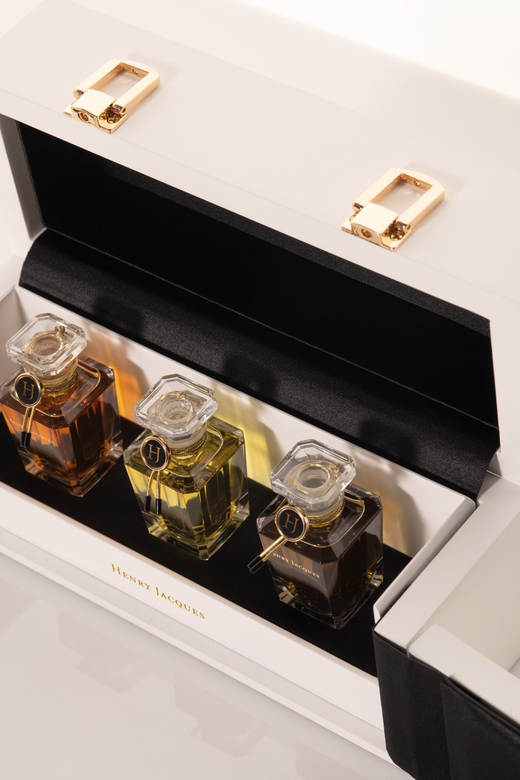 The case invites interaction – from opening the lid, through taking time to select a scent, to the graceful ritual of application. Photo: Handout