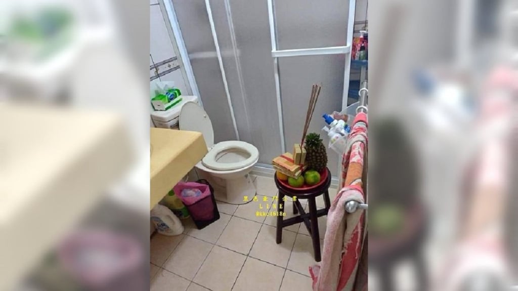 A small altar set up inside a toilet during the annual Lantern Festival. Photo: Weibo