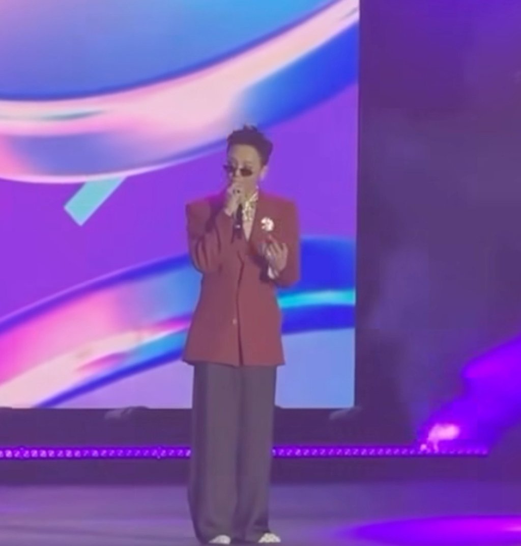 Online footage shows G-Dragon declaring the day as “Lunar New Year,” emphasising the word “lunar” three times and encouraging the audience to repeat “new year” after him. Photo: Weibo Online footage shows G-Dragon declaring the day as “Lunar New Year,” emphasising the word “lunar” three times and encouraging the audience to repeat “new year” after him. Photo: Weibo