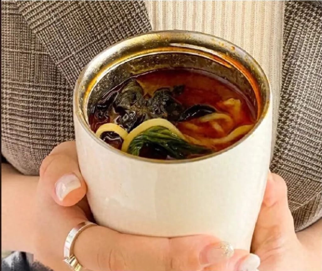 A portion of the spicy, ingredient-packed soup pictured inside a thermal container. Photo: ifeng.com
