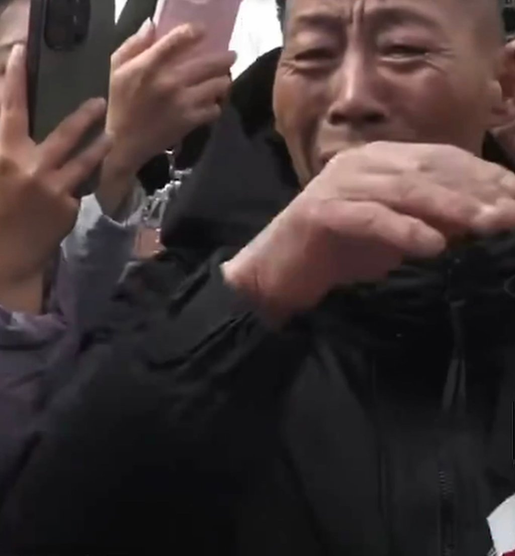 Zhang Yunpeng’s biological father, above, is overcome with emotion at the reunion event. Photo: thepaper.cn