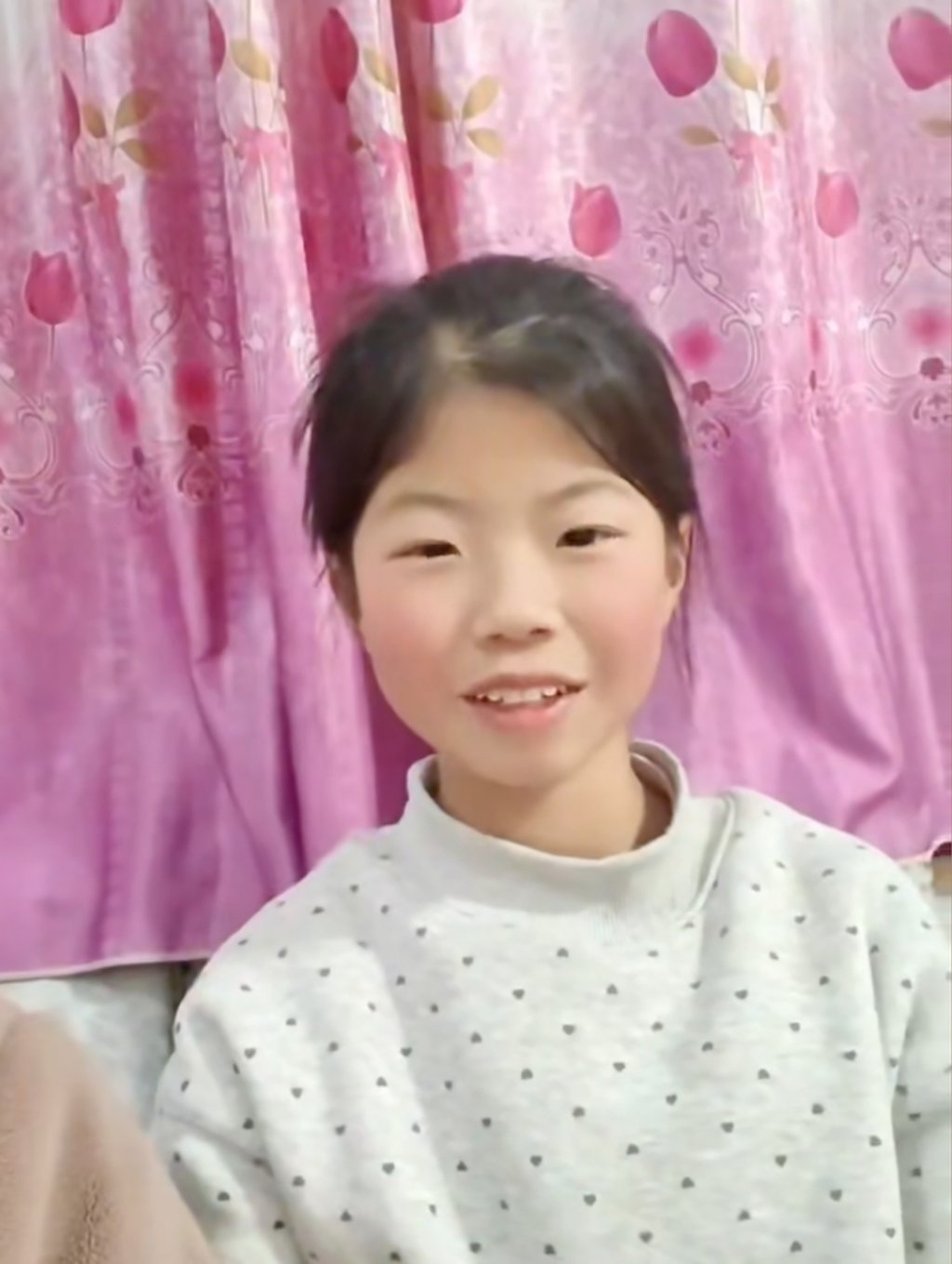 The actions of Xinyu, pictured smiling above, left her parents in tears. Photo: Douyin