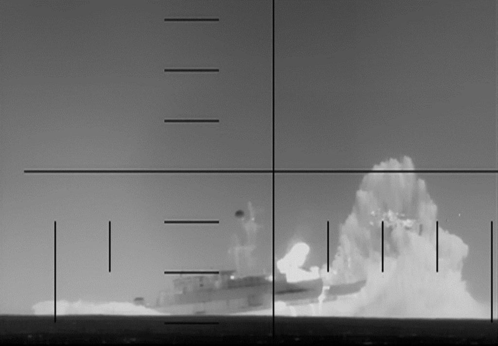 A frame grab from a video shows what the US Department of Defence says is periscope footage of a US Navy submarine firing on and sinking an Iranian warship in the Indian Ocean. Photo: US Department of Defence / AFP