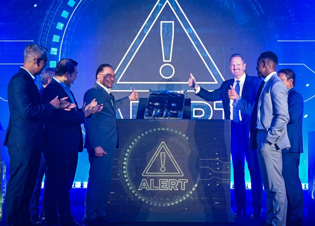 Malaysia’s Prime Minister Anwar Ibrahim (centre left) and Arm Holdings CEO Rene Haas (centre right) give the thumbs up to their collaboration in Kuala Lumpur on March 5, 2025. Photo: AFP