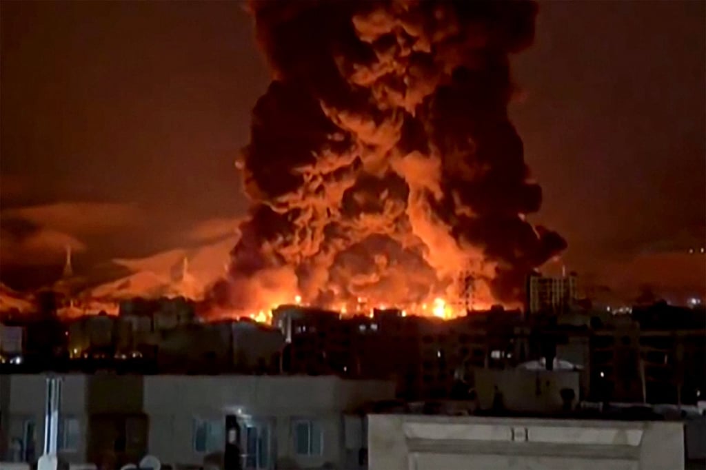Smoke billows from an explosion at an oil depot in Iranโs capital Tehran over the weekend in this screengrab from a social media video. Photo: UGC/AFP Smoke billows from an explosion at an oil depot in Iranโs capital Tehran over the weekend in this screengrab from a social media video. Photo: UGC/AFP
