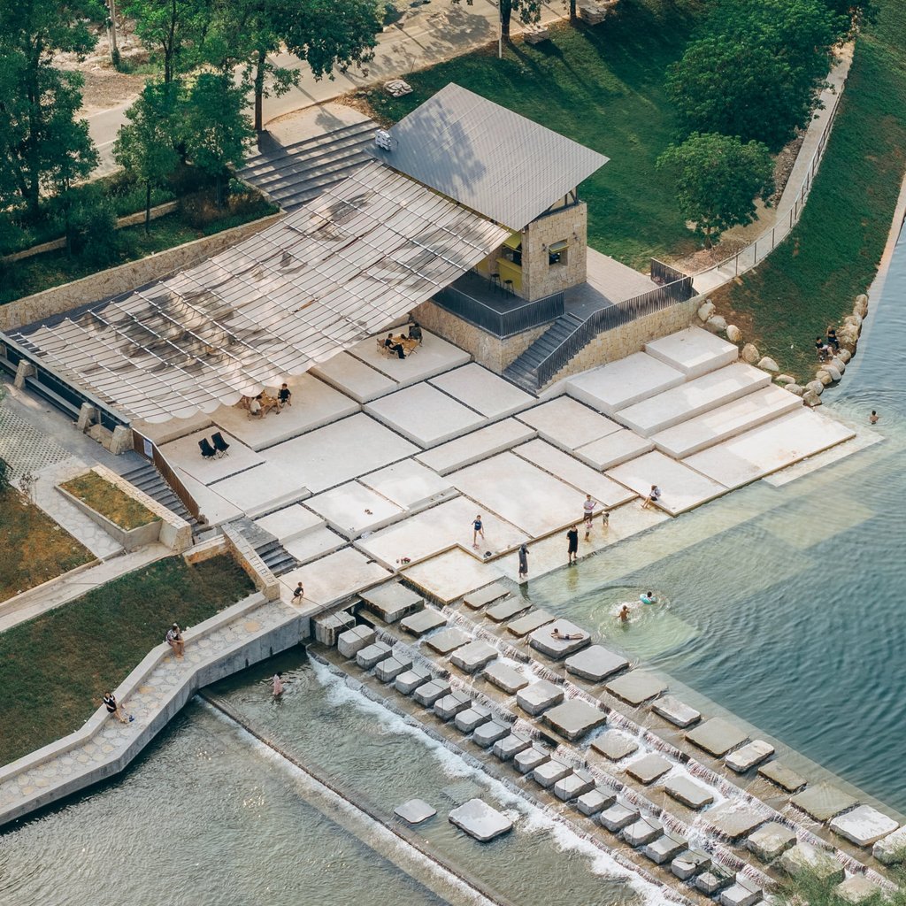 Large “stones” placed in the riverbed at The Grand Canopy divide the water into functional zones. Photo: Zhu Yumeng