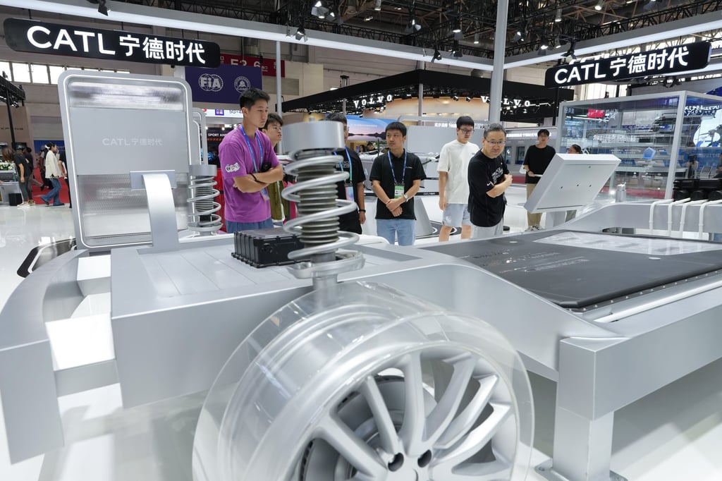 Visitors view a superfast charging battery at the CATL booth of the third China International Supply Chain Expo in Beijing on July 19, 2025. Photo: Xinhua
