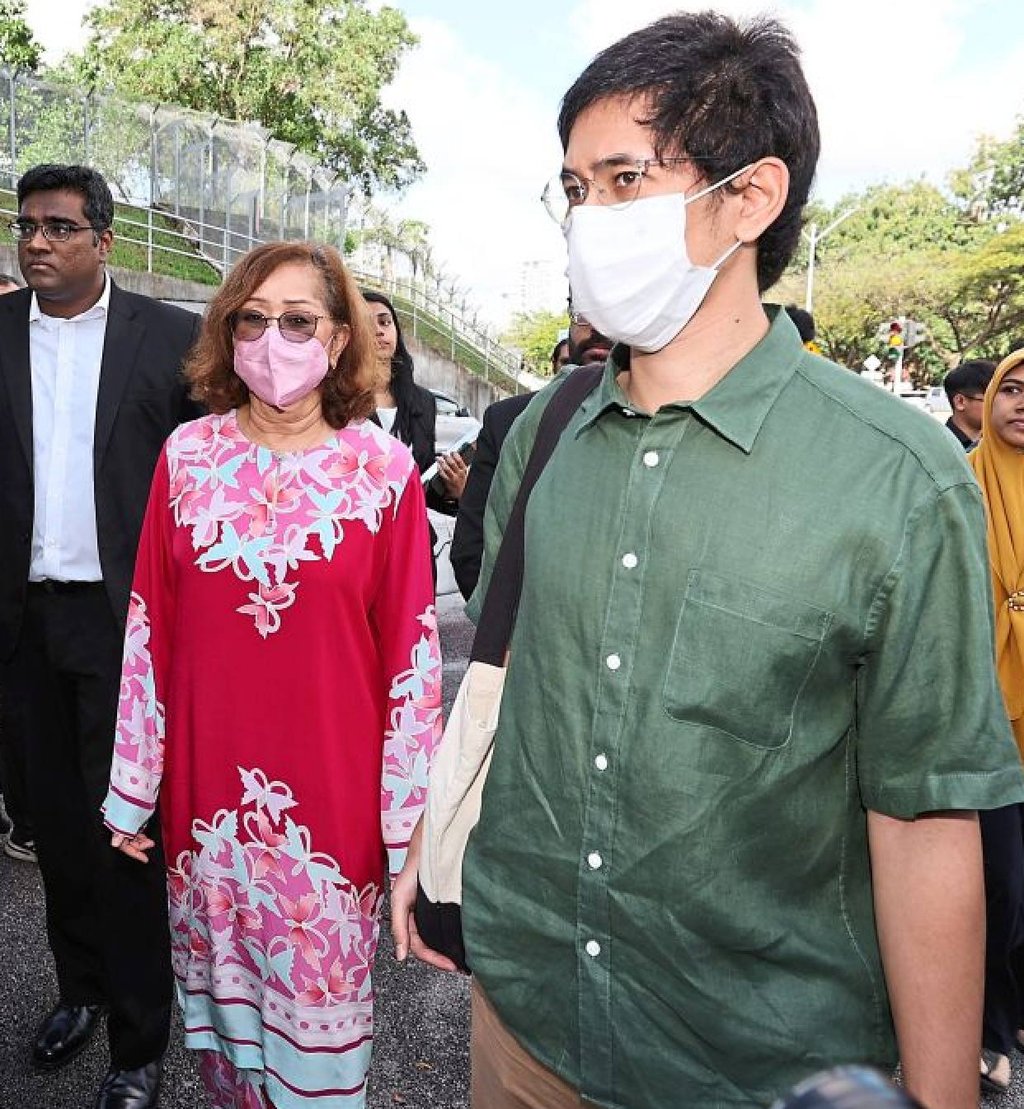 Naimah Abdul Khalid and one of her sons enter the MACC’s headquarters for questioning on January 10, 2024. Photo: The Star