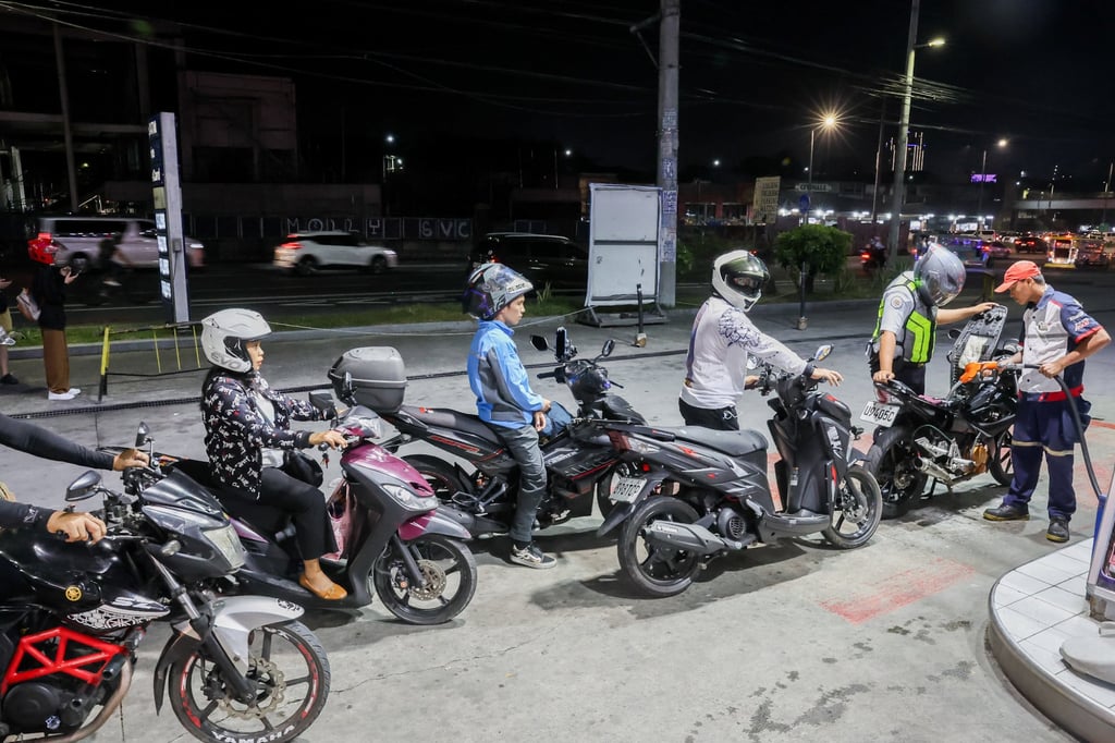 Motorcyclists queue to refuel at a petrol station in Quezon City, the Philippines, on Monday. Photo: Xinhua Motorcyclists queue to refuel at a petrol station in Quezon City, the Philippines, on Monday. Photo: Xinhua