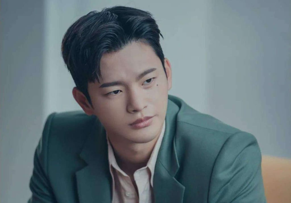 Seo In-guk in a still from Cafe Minamdang (2022).