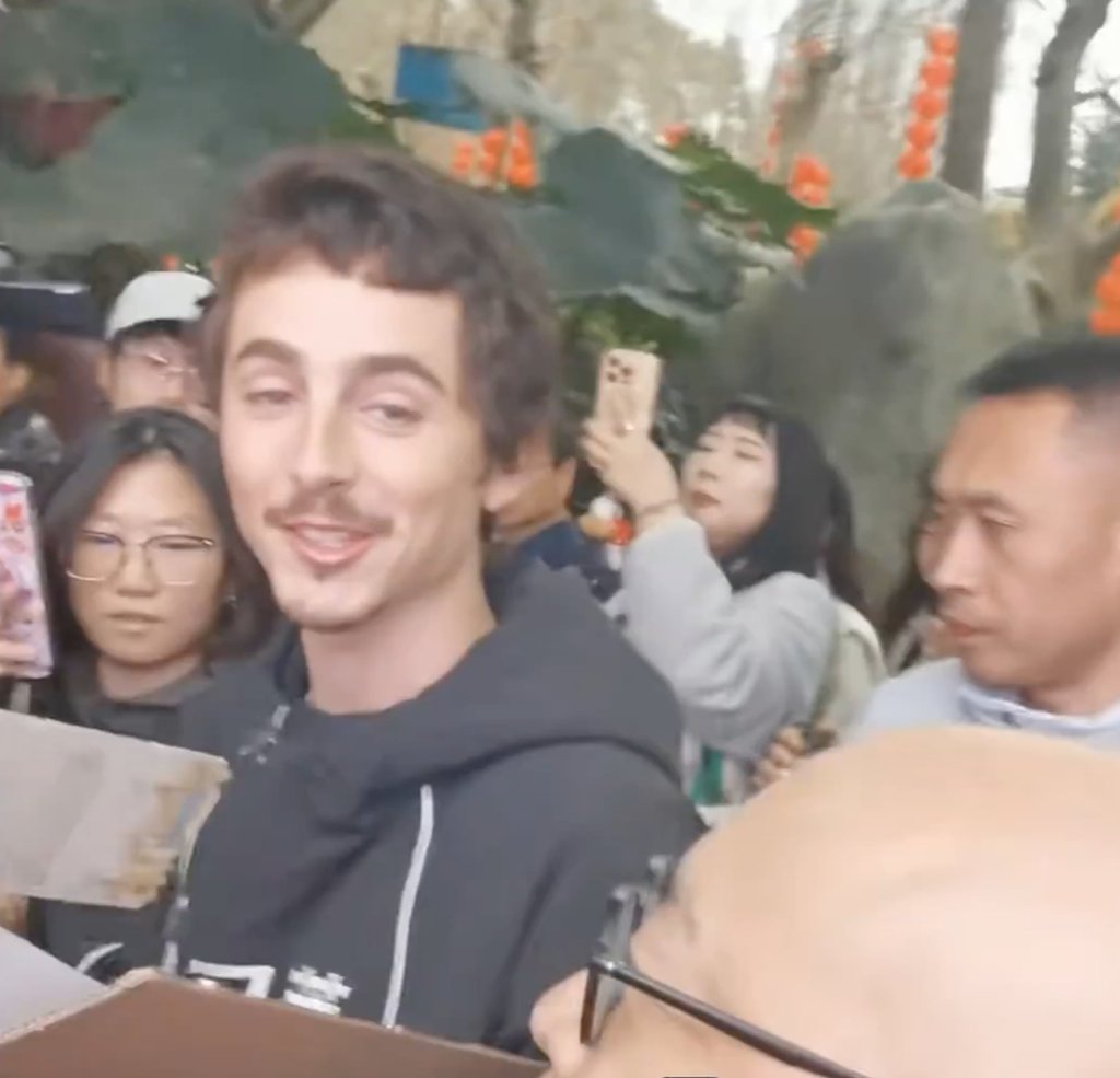 Timothée Chalamet is surrounded by excited fans while on his China trip. Photo: thepaper.cn