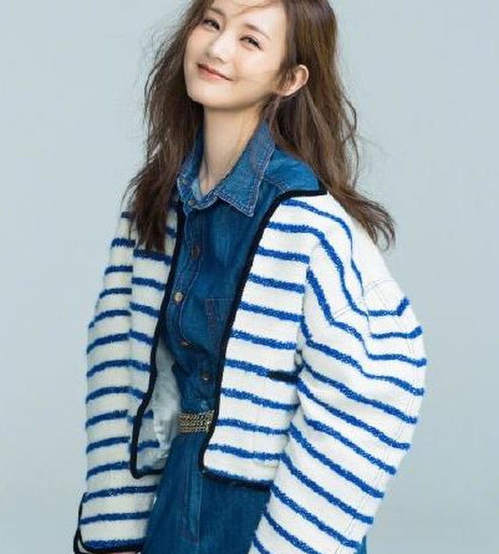 A delicate and petite appearance led people to say that Li, above, looked like the famous actress Zhao Liying. Photo: Sina