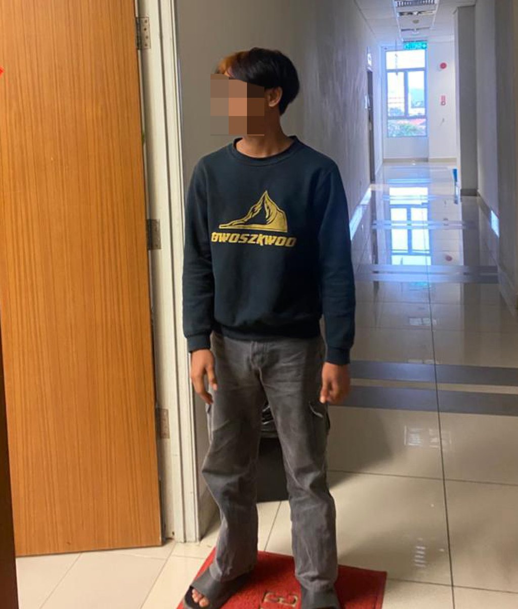 尼科·安斯博伊 (Niko Ansboy) 是婆罗洲科姆拉德 (Borneo Komrad) 的学生,这是一所为无国籍儿童开设的替代学校。照片:讲义 尼科·安斯博伊 (Niko Ansboy) 是婆罗洲科姆拉德 (Borneo Komrad) 的学生,这是一所为无国籍儿童开设的替代学校。照片:讲义