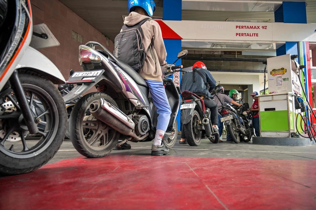 Motorists queue at a petrol station in Surabaya, Indonesia’s East Java province, on March 9. Photo: AFP Motorists queue at a petrol station in Surabaya, Indonesia’s East Java province, on March 9. Photo: AFP