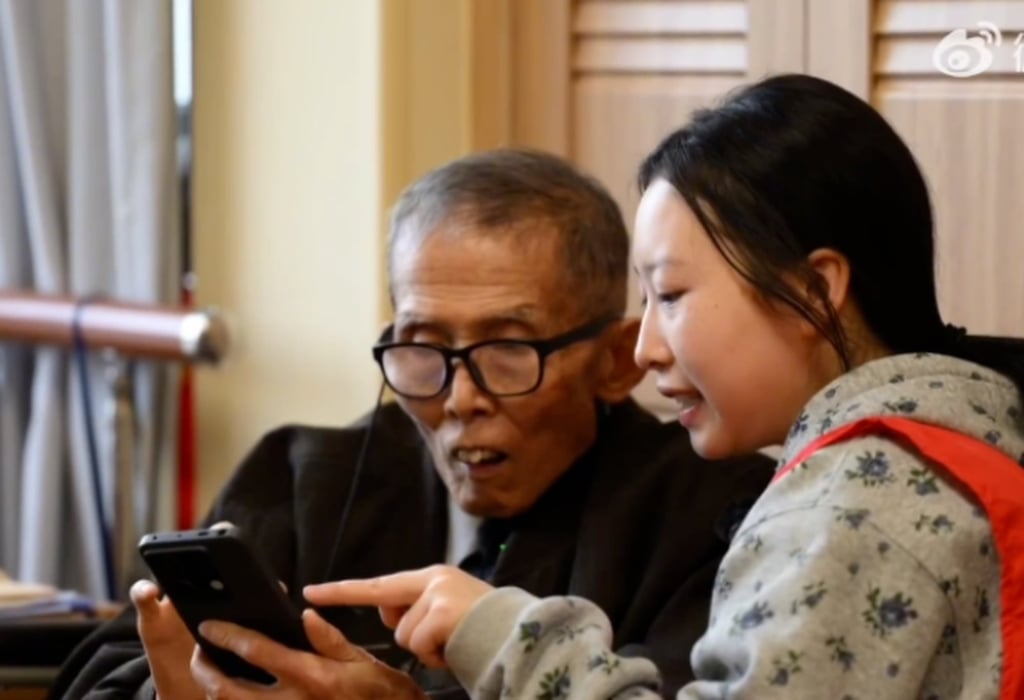 Zhang has formed a one-on-one relationship with one of the elderly residents, above. He even makes soup for her when she is feeling unwell. Photo: www.ettoday.net