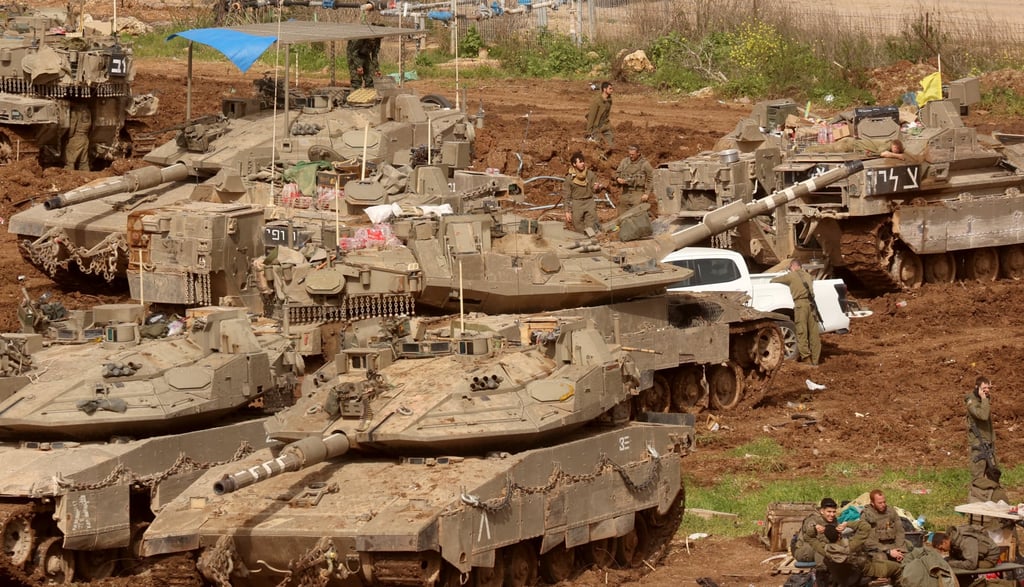 Israeli troops and tanks are seen at a staging area in northern Israel near the border with Lebanon on Wednesday. Photo: Xinhua
